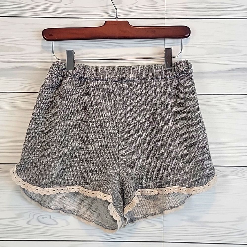 Vigoss crocheted hem knit shorts Women's Size S